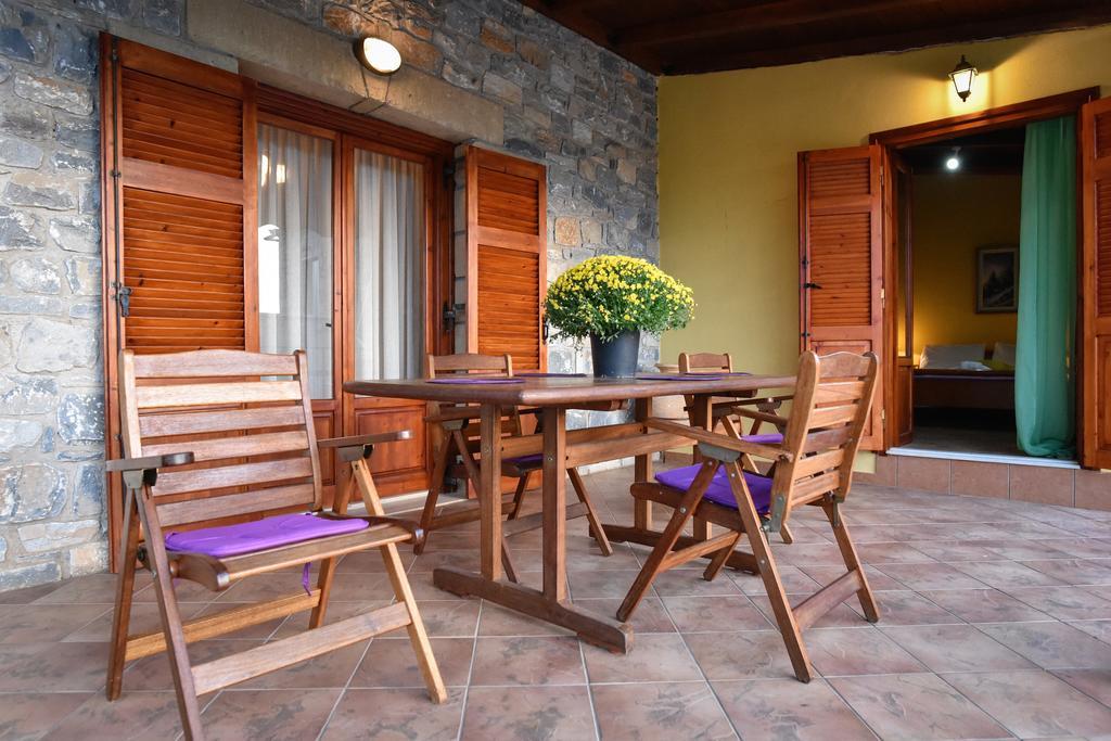 Villa Onar A Stone House With Amazing View Stoúpa エクステリア 写真