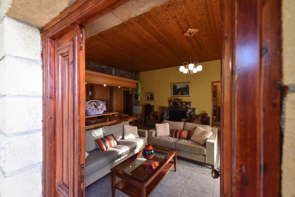 Villa Onar A Stone House With Amazing View Stoúpa エクステリア 写真