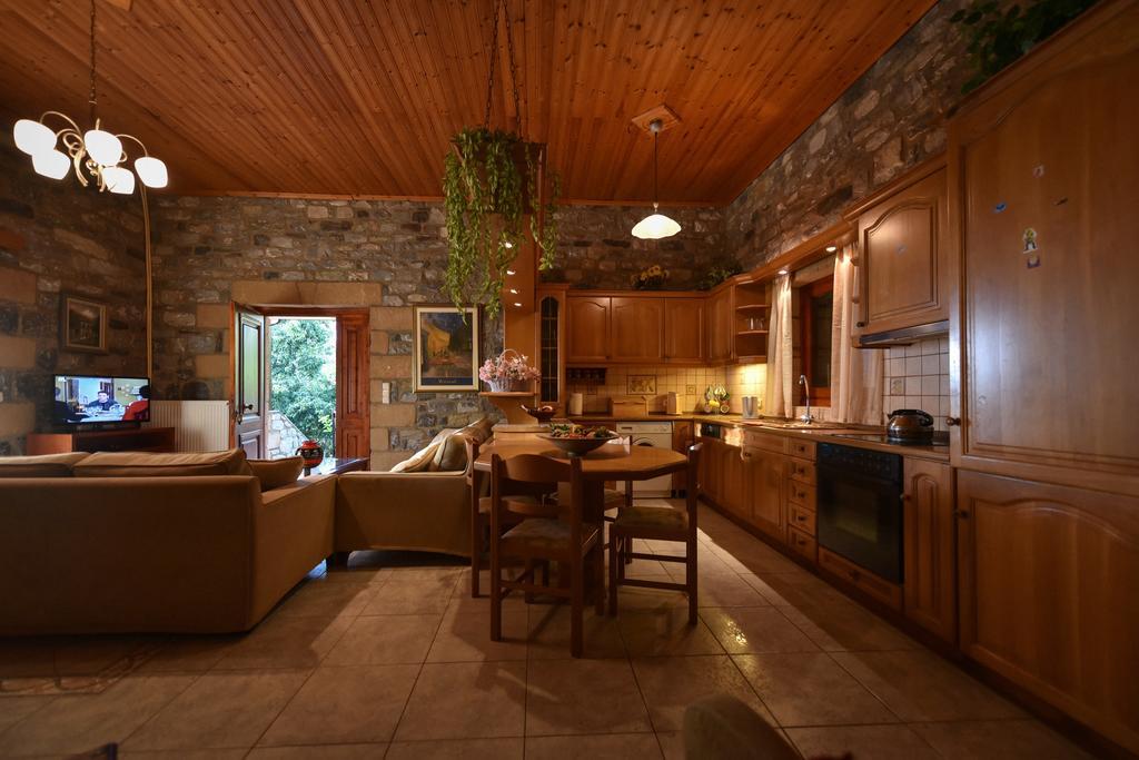 Villa Onar A Stone House With Amazing View Stoúpa エクステリア 写真
