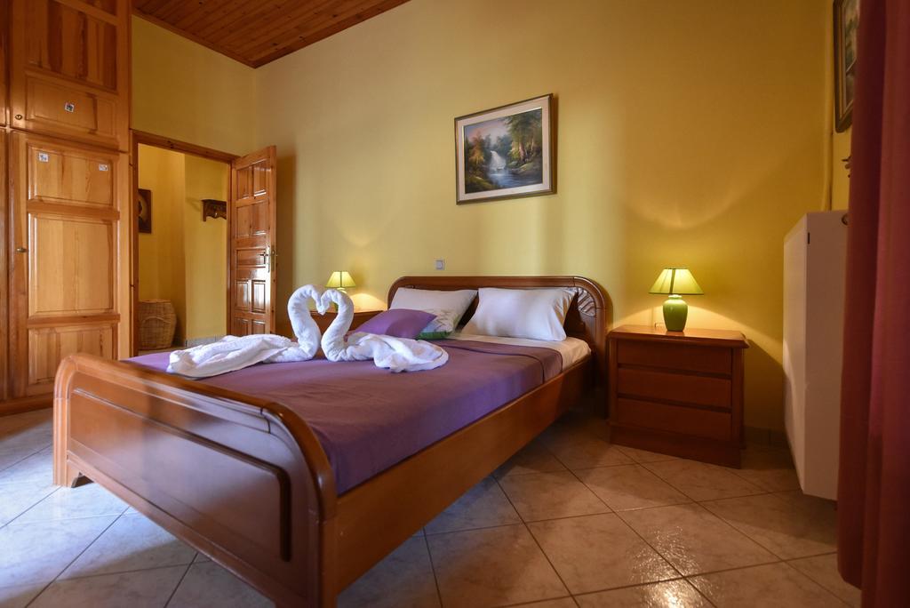 Villa Onar A Stone House With Amazing View Stoúpa エクステリア 写真