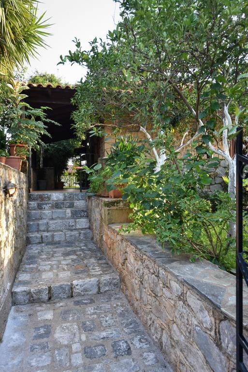 Villa Onar A Stone House With Amazing View Stoúpa エクステリア 写真