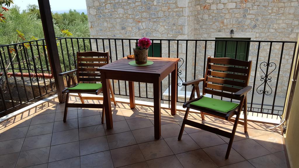 Villa Onar A Stone House With Amazing View Stoúpa エクステリア 写真