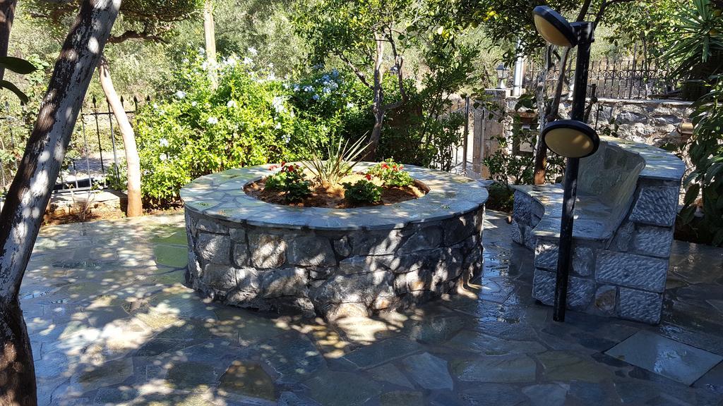 Villa Onar A Stone House With Amazing View Stoúpa エクステリア 写真